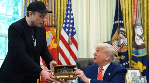 US-Präsident Donald Trump und Elon Musk. - © Evan Vucci/AP/dpa