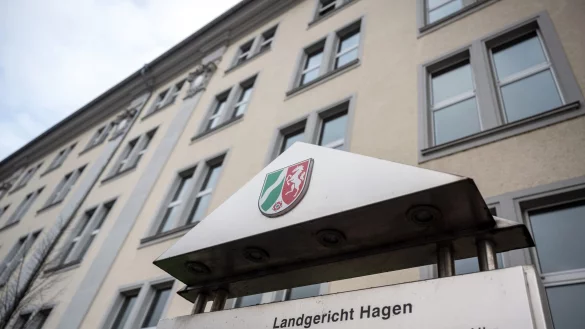 Schüsse in Hagener Friseursalon - ein 35-Jähriger wurde dafür zu lebenslanger Haft verurteilt. (Symbolfoto) - © Bernd Thissen/dpa