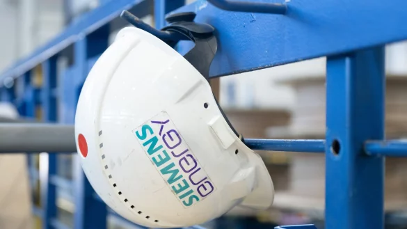 Siemens Energy ist solide in sein Geschäftsjahr gestartet. (Archivbild) - © Sebastian Kahnert/dpa