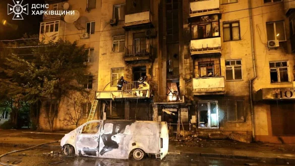 In der Großstadt Charkiw wurden nach Angaben örtlicher Behörden mehr als 50 Menschen bei russischen Angriffen verletzt. - © Uncredited/Ukrainian Emergency Service/AP/dpa