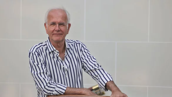 Harald Schmidt glaubt, dass sich Olaf Scholz mit Blick auf seinen Nachfolger Friedrich Merz insgeheim ins F&auml;ustchen lacht (Archivbild). - &copy; Oliver Berg/dpa