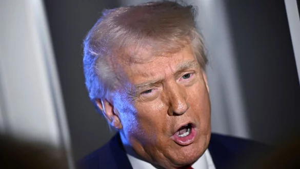 Donald Trump zeigt sich offen für einen umstrittenen und ungewöhnlichen Vorschlag aus El Salvador. (Archivbild) - © Uncredited/AP/dpa