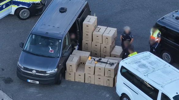 Ermittler haben im Hamburger Hafen mehr als 400 Kilogramm Kokain gefunden. - © Fabian Höfig/NEWS5/dpa
