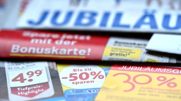 Viele Händler setzen weiterhin auf Print-Werbung. (Symbolbild) - © Wolf von Dewitz/dpa