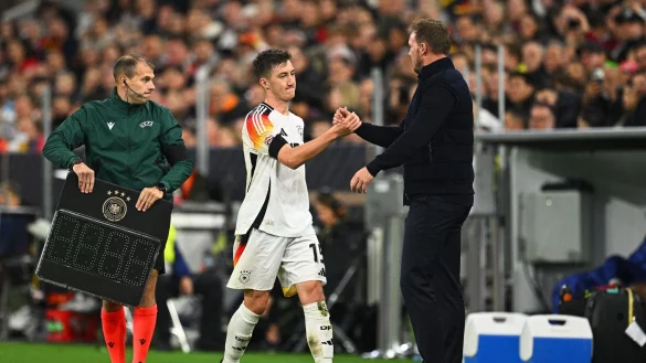Bundestrainer Nagelsmann muss bei mehreren Spielern wie Stuttgarts Stiller das Training dosieren. - © Tom Weller/dpa