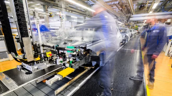 Bei unentschuldigtem Fehlen droht auch bei VW die K&uuml;ndigung. (Archivbild) - &copy; Julian Stratenschulte/dpa