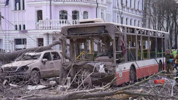 Die Stadt Sumy im Nordosten der Ukraine ist immer wieder Ziel russischer Raketenschläge. - © Uncredited/AP/dpa