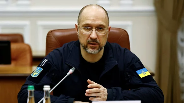 Der ukrainische Ministerpräsident Denys Schmyhal bestätigte den Erhalt von weiteren Unterstützungsmilliarden der EU. (Archivbild) - © Clodagh Kilcoyne/Pool REUTERS/AP/dpa