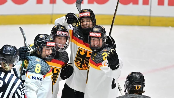 Mit dem Sieg gegen Ungarn erreichte das deutsche Eishockey-Team das WM-Viertelfinale. - &copy; Vaclav Pancer/CTK/AP/dpa