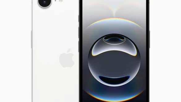 Das iPhone 16e gibt es in den Farben Weiß und Schwarz - ab 699 Euro. - © Apple Inc./dpa-tmn