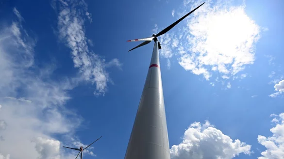 Windland Nordrhein-Westfalen: In keinem anderen Bundesland wurde im vergangenen Jahr so viel Windkraftleistung installiert wie in NRW, sagt die Fachagentur Wind an Land. Die im Landesverband Erneuerbare Energien vertretenen Betreiber sind erfreut. (Archivbild) - © Federico Gambarini/dpa