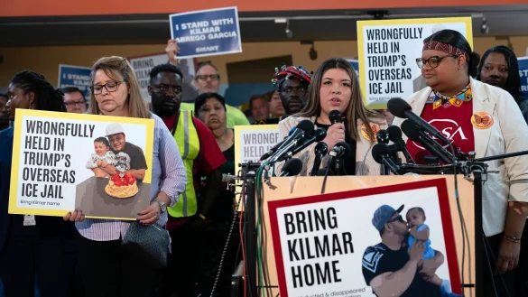 Trump setzt bei der versehentlichen Abschiebung eines Salvadorianers auf eine harte Linie. (Archivbild) - © Jose Luis Magana/FR159526 AP/AP/dpa