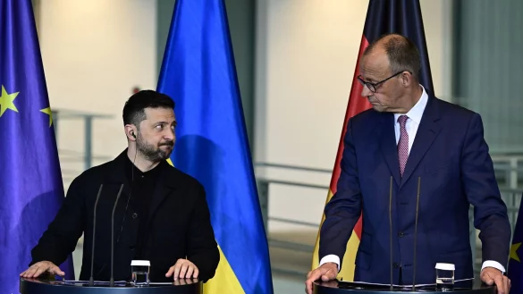 Taurus bekommt Selenskyj erstmal nicht von Merz, aber dafür etwas anderes. - © Fabian Sommer/dpa