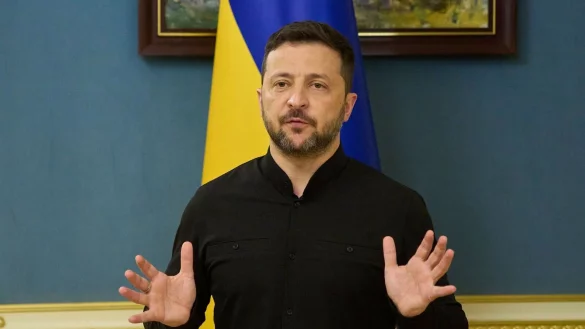 Selenskyj setzt auf die USA als Motor in möglichen Friedensverhandlungen. - © Efrem Lukatsky/AP/dpa