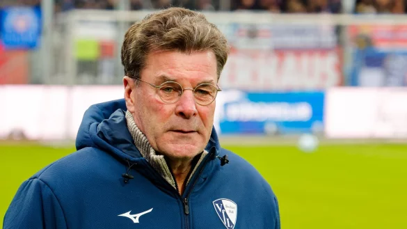 Der VfL Bochum will Trainer Dieter Hecking über die laufende Saison hinaus halten. - © Frank Molter/dpa