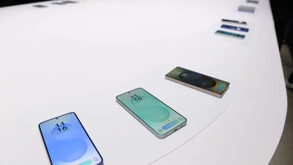 Neues Jahr, neues Galaxy S: Mit dem S25 (links), dem S25+ (Mitte) und dem S25 Ultra (links) hat Samsung die neuen Smartphone-Spitzenmodelle vorgestellt. - © Andrej Sokolow/dpa-tmn/dpa