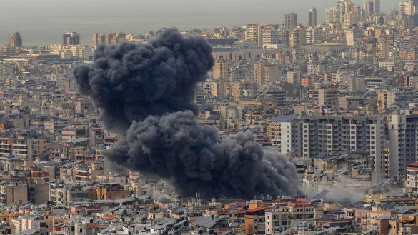 Nach Angaben der israelischen Armee soll ein Drohnenlager der Hisbollah angegriffen worden sein. - © Hassan Ammar/AP/dpa