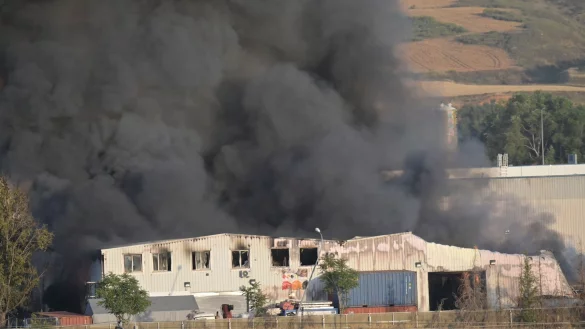 Rund 60.000 Bewohner umliegender Gemeinden wurden aufgerufen, ihre H&auml;user nicht zu verlassen, T&uuml;ren und Fenster geschlossen zu halten und Klimaanlagen auszustellen. - &copy; Rafael Mart&iacute;n/EUROPA PRESS/dpa