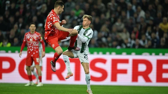 Torschütze Dominik Kohr im Zweikampf mit Robin Hack. - © Fabian Strauch/dpa