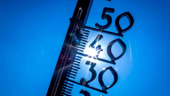 Es wird heiß, teils auch sehr heiß in Deutschland. (Archivbild) - © Jens Büttner/dpa