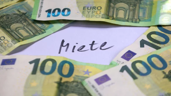 Die Mietpreisbremse soll hohe Preissprünge bei Neuvermietungen verhindern. - © Karl-Josef Hildenbrand/dpa