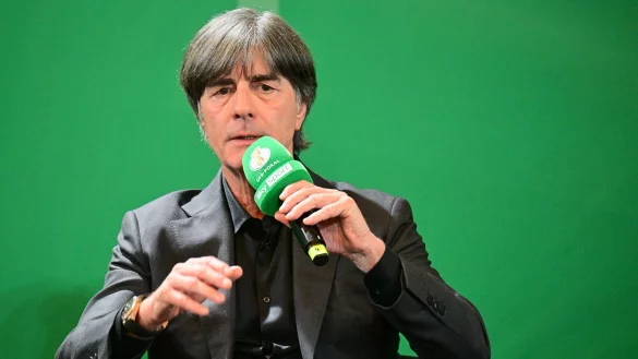 Ex-Bundestrainer Joachim L&ouml;w hofft auf einen BVB-Patzer im Saisonfinale der Fu&szlig;ball-Bundesliga. - &copy; Sebastian Gollnow/dpa