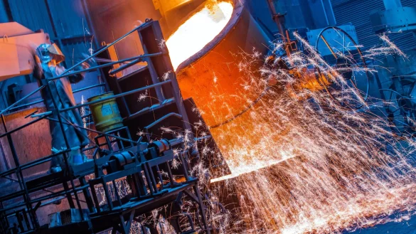 Die Metall- und Elektroindustrie steht weiter unter Druck - immer mehr Arbeitsplätze gehen verloren. (Archivbild) - © Jens Büttner/dpa-Zentralbild/dpa