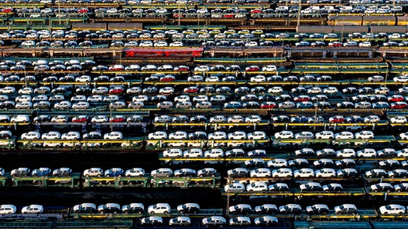 Zwischen 2019 und 2024 ist die Kluft zwischen Einkommen und Autopreise gewachsen. (Symbolbild) - &copy; Sina Schuldt/dpa