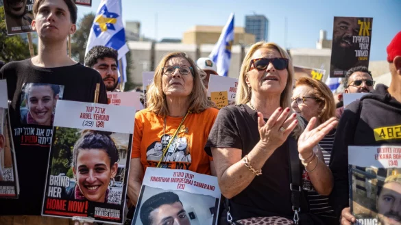 Derzeit werden israelischen Angaben zufolge noch 82 Geiseln im Gazastreifen festgehalten. - © Ilia Yefimovich/dpa
