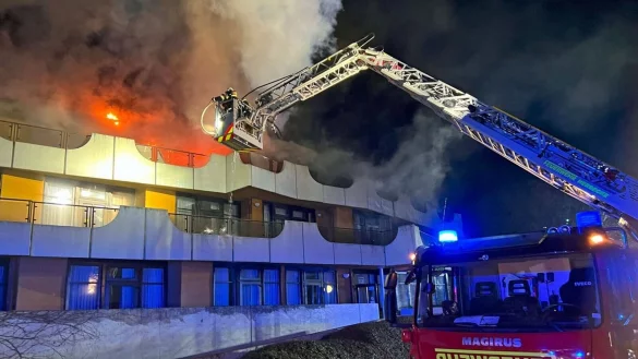 In dem fr&uuml;heren Altenheim breitete sich der Rauch auf allen Etagen aus. - &copy; Feuerwehr/Feuerwehr Herdecke/dpa