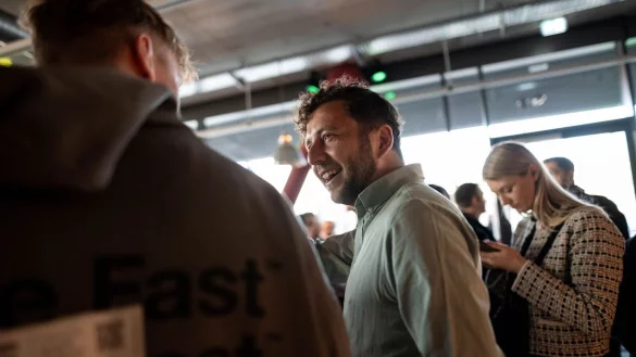 F&uuml;r Gr&uuml;nen-Bundeschef Banaszak hat es in seinem Duisburger Heim-Wahlkreis nicht gereicht. Er ist aber &uuml;ber die Gr&uuml;nen-Landesliste abgesichert. (Archivbild) - &copy; Fabian Strauch/dpa