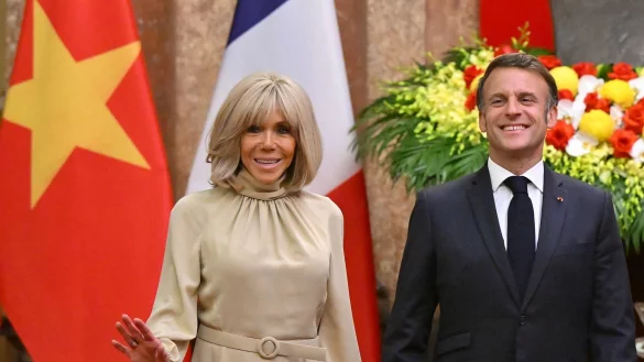 Ein Mitreisender im Pr&auml;sidentenflieger spricht von einer harmlosen Geste. (Archivbild) - &copy; Nhac Nguyen/AFP Pool via AP/dpa