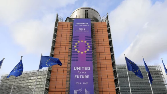 Die EU-Kommission verhängt Strafen gegen Apple und Meta. (Archivbild) - © Meng Dingbo/XinHua/dpa