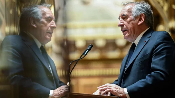 Bayrous Kabinett hat keine eigene Mehrheit im Parlament. - © Bertrand Guay/AFP/dpa