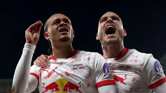 Xavi Simons richtet seinen Jubel gegen die RB-Fans. - © Jan Woitas/dpa