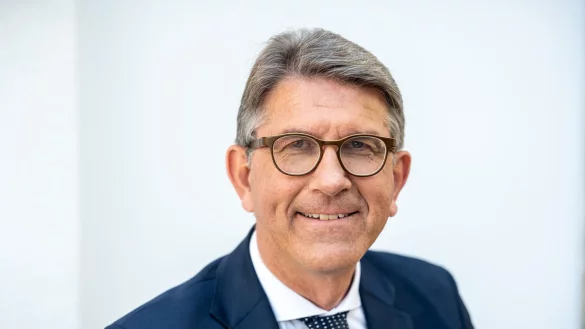 Nach seiner Nominierung zum neuen Kulturstaatsminister der Bundesregierung muss sich Wolfram Weimer viel Kritik anhören. (Archivbild) - © Michael Kappeler/dpa