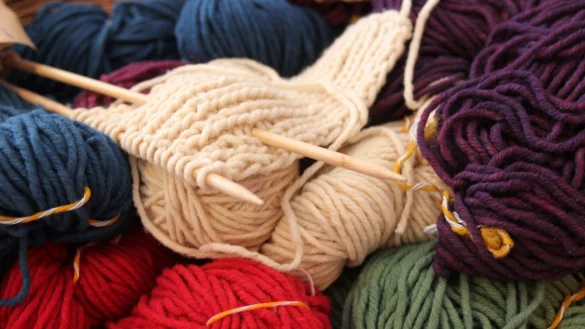 Im Verein Zeit für Solidarität in Essen haben viele fleißige Hände für einen guten Zweck gestrickt. (Symbolbild) - © picture alliance / dpa