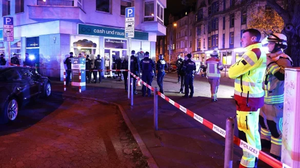 Sechs Verletzte durch Stiche und Schl&auml;ge in D&uuml;sseldorf. - &copy; David Young/dpa