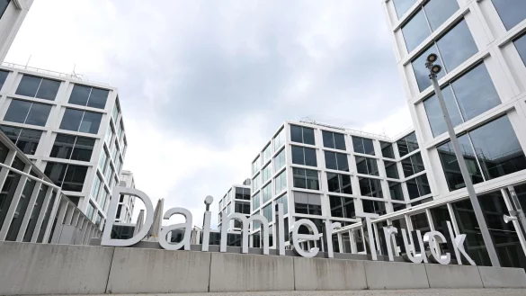 Daimler Truck steht jetzt auf der schwarzen Liste der russischen Regierung. (Archivbild) - &copy; Bernd Wei&szlig;brod/dpa