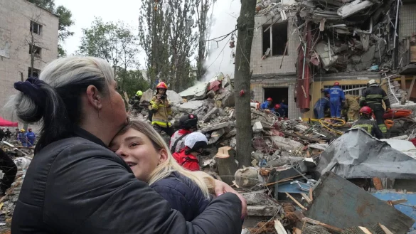 Die ukrainische Haupstadt Kiew ist regelm&auml;&szlig;ig Ziel russischer Luftangriffe mit Drohnen und Raketen. - &copy; Efrem Lukatsky/AP/dpa