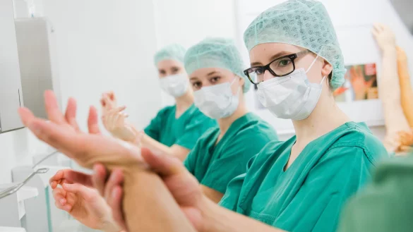 Medizinertest als Chance: Ein gutes Ergebnis kann die Chancen auf einen Studienplatz deutlich verbessern. - &copy; Julian Stratenschulte/dpa/dpa-tmn