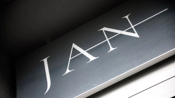 Erstmals hat das Restaurant «Jan» in München im Guide «Gault&Millau» fünf rote Hauben - die beste Auszeichnung - bekommen. - © Matthias Balk/dpa