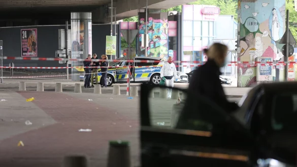 In der Bielefelder Innenstadt soll ein Mann mehrere Menschen in der Nacht verletzt haben. - © Christian Müller/Christian Müller TV/dpa