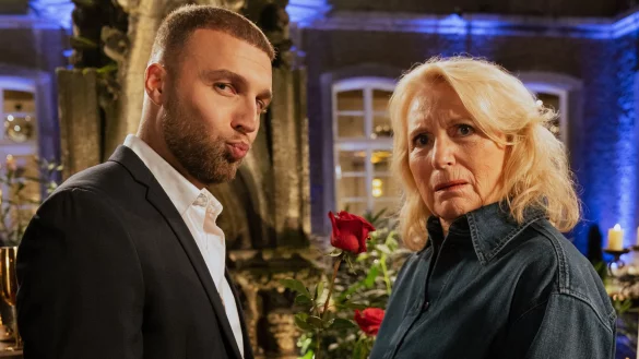 Realitystar Filip Pavlovi? und Satirikerin Maren Kroymann haben zusammen gedreht. - &copy; -/ ARD Degeto Film/Ben Knabe,/dpa