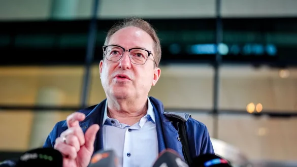 Die Schlusskurve der Verhandlungen ist laut CSU-Landesgruppenchef Alexander Dobrindt in Sicht - wenn auch noch nicht erreicht. - © Kay Nietfeld/dpa