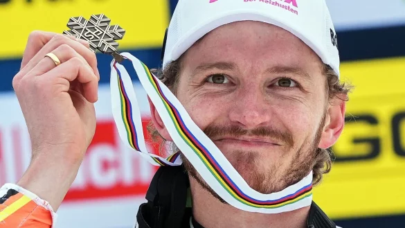 Linus Straßer sorgte doch noch für eine deutsche WM-Medaille. - © Giovanni Auletta/AP/dpa