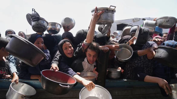 Die Fraktionsvorsitzenden fordern auch die EU-Kommission zu &laquo;proaktiven diplomatischen Bem&uuml;hungen&raquo; f&uuml;r einen dauerhaften Waffenstillstand auf. - &copy; Abdel Kareem Hana/AP/dpa