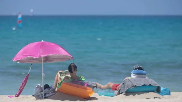 Reisen stehen hoch im Kurs bei den Verbrauchern in Deutschland (Archivbild) - &copy; Clara Margais/dpa