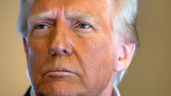 Donald Trump verfolgt seit seinem Amtsantritt einen radikalen Kurs. (Archivbild) - © Mark Schiefelbein/AP/dpa