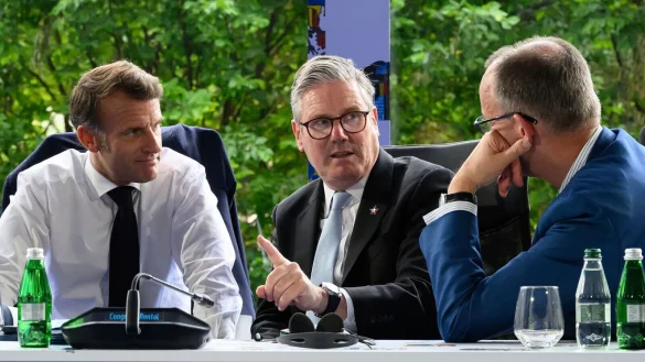 Merz, Macron und Starmer appellieren an Teheran. (Archivbild) - © Leon Neal/Getty Pool/AP/dpa